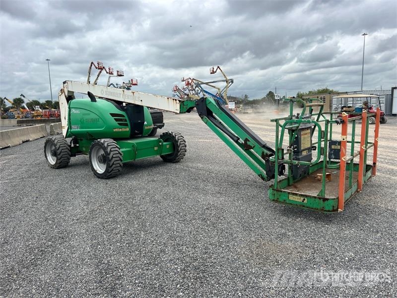 JLG 600AJ 4WD Diesel Articulating Boom Lift Kuukulkijat