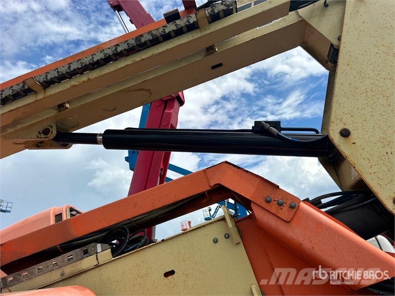 JLG 600AJ 4WD Diesel Articulating Boom Lift ブームリフト　屈伸型