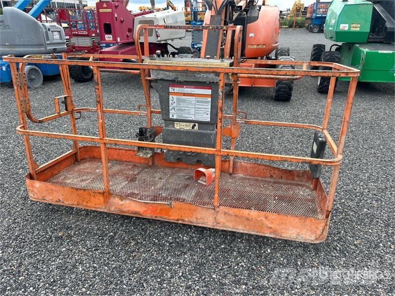JLG 600AJ 4WD Diesel Articulating Boom Lift ブームリフト　屈伸型