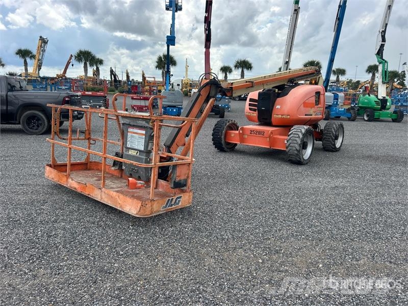 JLG 600AJ 4WD Diesel Articulating Boom Lift ブームリフト　屈伸型