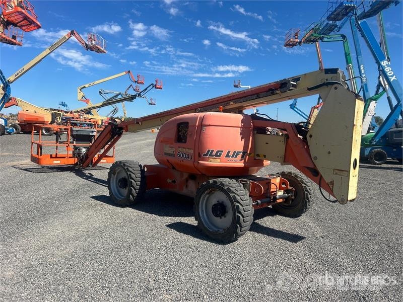 JLG 600AJ 4WD Diesel Articulating Boom Lift 관절형 전동이동 리프트