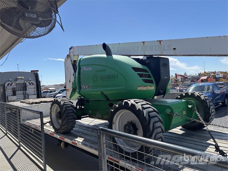 JLG 600AJ 4WD Diesel Articulating Boom Lift Articulated boom lifts
