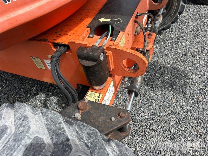JLG 600AJ 4WD Diesel Articulating Boom Lift ブームリフト　屈伸型