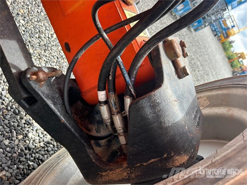 JLG 600AJ 4WD Diesel Articulating Boom Lift ブームリフト　屈伸型