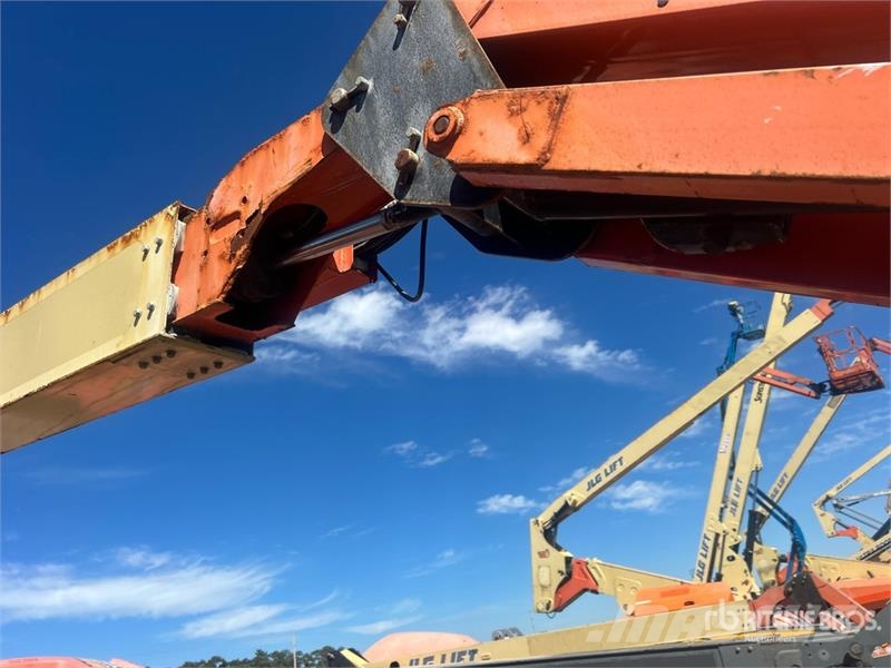 JLG 600AJ 4WD Diesel Articulating Boom Lift 관절형 전동이동 리프트