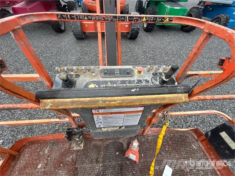 JLG 600AJ 4WD Diesel Articulating Boom Lift ブームリフト　屈伸型