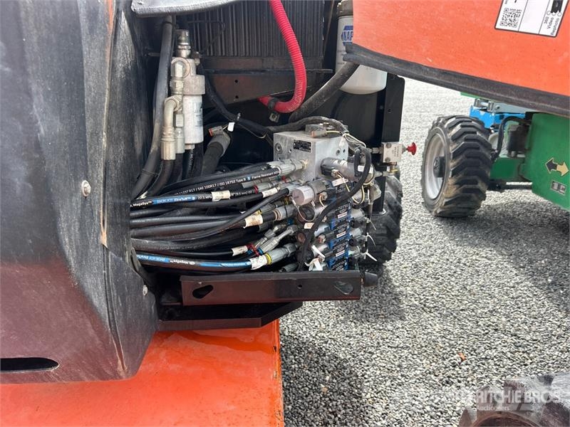 JLG 600AJ 4WD Diesel Articulating Boom Lift ブームリフト　屈伸型