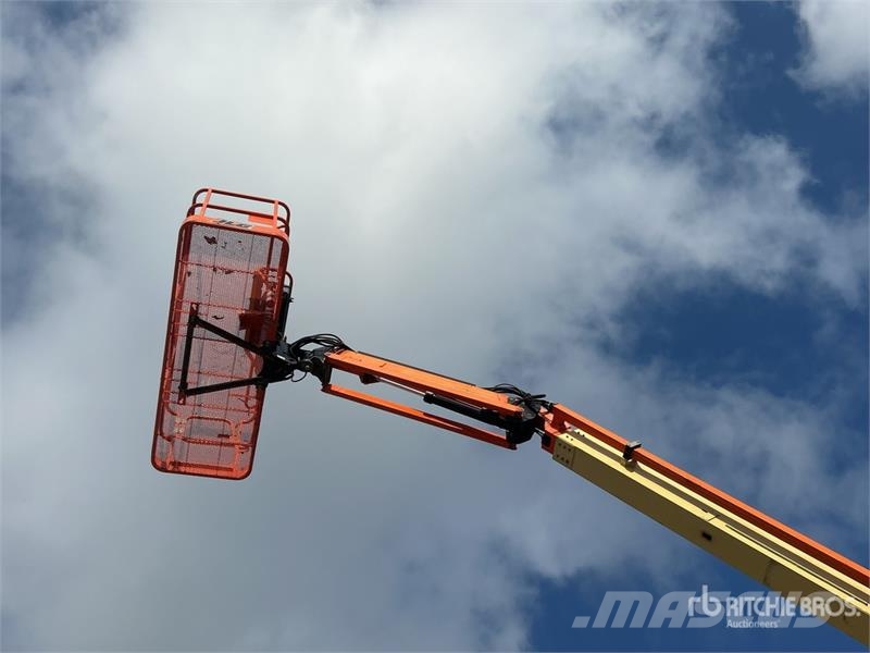 JLG 600AJ 4WD Diesel Articulating Boom Lift Knikarmhoogwerkers