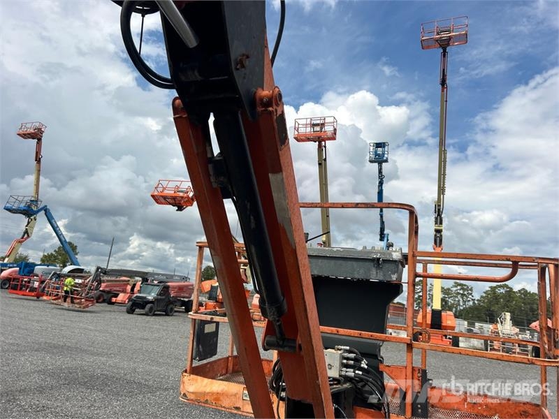 JLG 600AJ 4WD Diesel Articulating Boom Lift ブームリフト　屈伸型