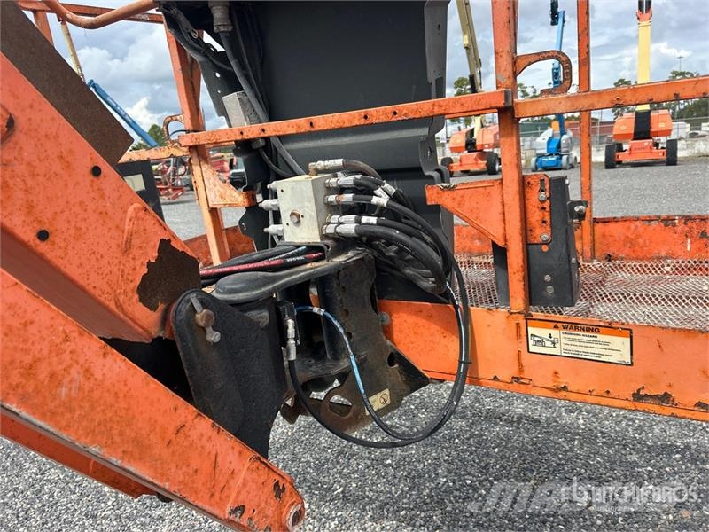 JLG 600AJ 4WD Diesel Articulating Boom Lift ブームリフト　屈伸型