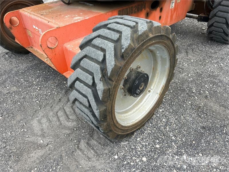 JLG 600AJ 4WD Diesel Articulating Boom Lift 관절형 전동이동 리프트