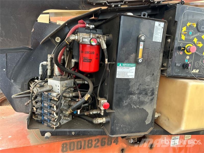 JLG 600AJ 4WD Diesel Articulating Boom Lift 관절형 전동이동 리프트