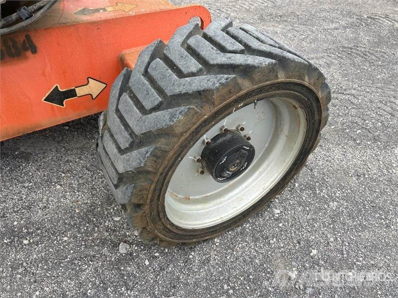 JLG 600AJ 4WD Diesel Articulating Boom Lift 관절형 전동이동 리프트