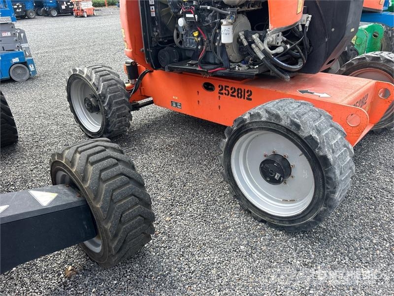 JLG 600AJ 4WD Diesel Articulating Boom Lift ブームリフト　屈伸型