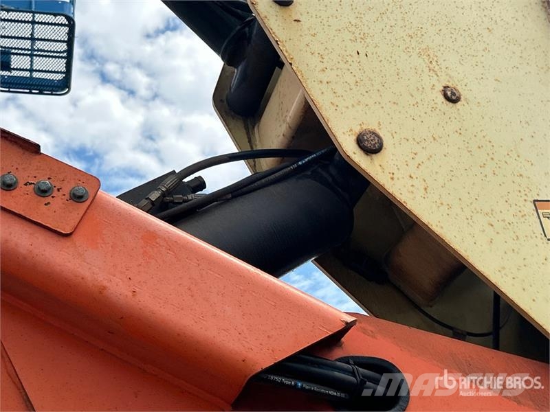 JLG 600AJ 4WD Diesel Articulating Boom Lift ブームリフト　屈伸型