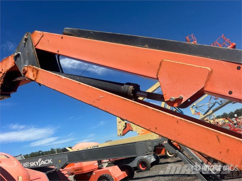 JLG 600AJ 4WD Diesel Articulating Boom Lift 관절형 전동이동 리프트