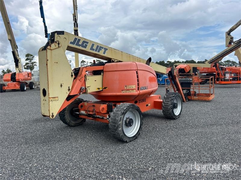 JLG 600AJ 4WD Diesel Articulating Boom Lift ブームリフト　屈伸型