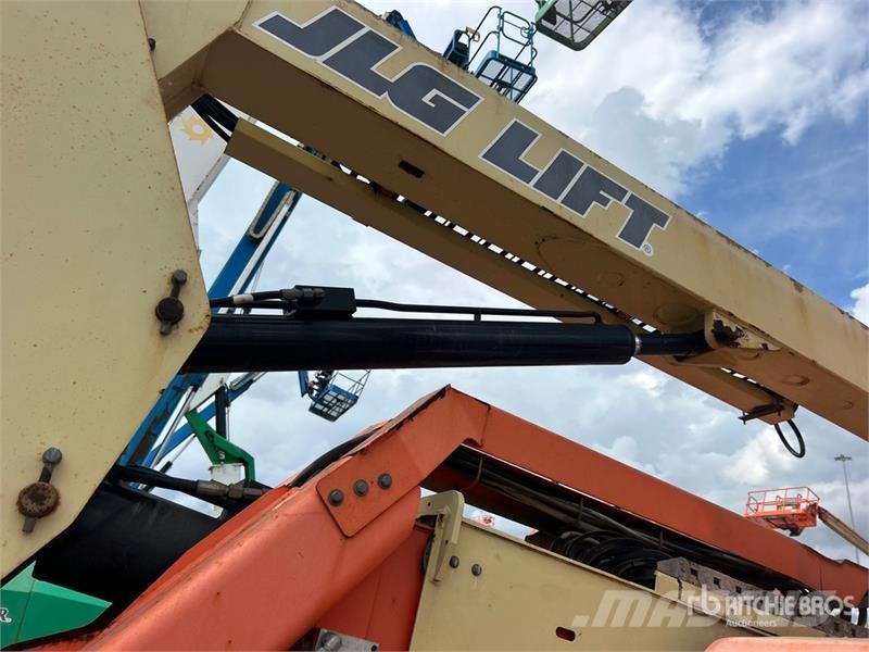 JLG 600AJ 4WD Diesel Articulating Boom Lift ブームリフト　屈伸型