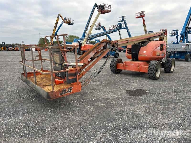 JLG 600AJ 4WD Diesel Articulating Boom Lift 관절형 전동이동 리프트
