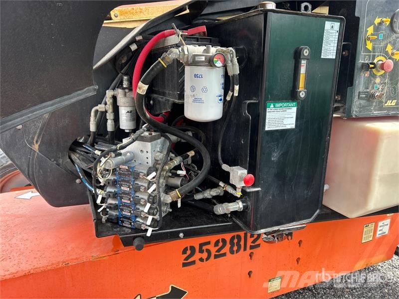 JLG 600AJ 4WD Diesel Articulating Boom Lift ブームリフト　屈伸型