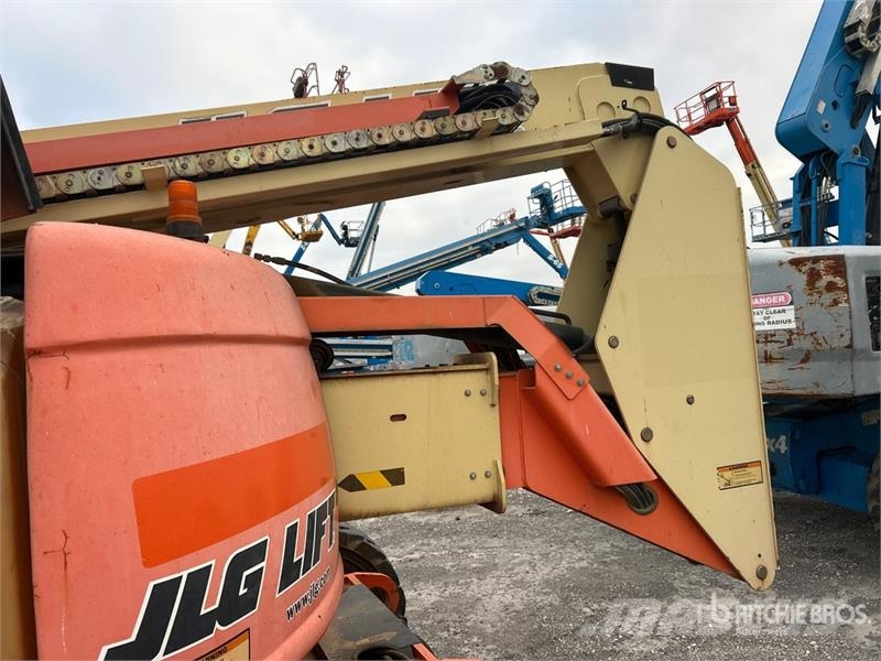JLG 600AJ 4WD Diesel Articulating Boom Lift 관절형 전동이동 리프트