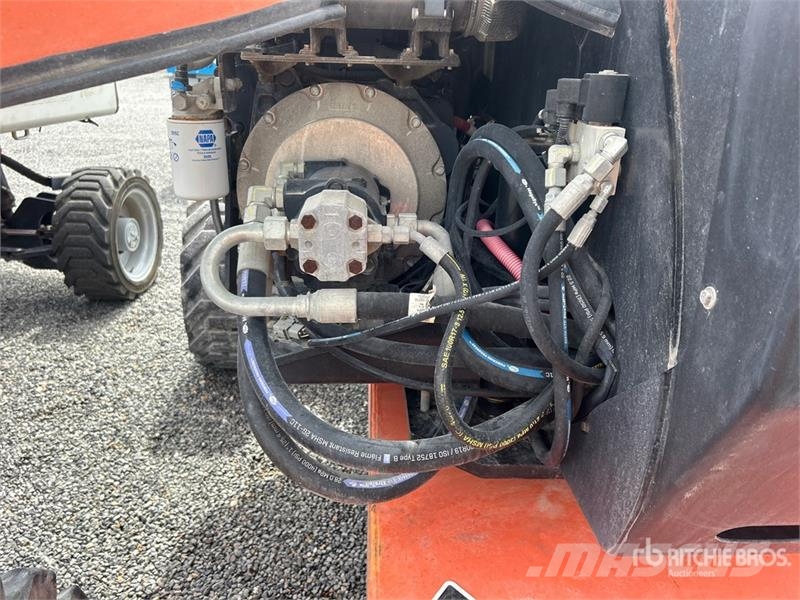 JLG 600AJ 4WD Diesel Articulating Boom Lift ブームリフト　屈伸型