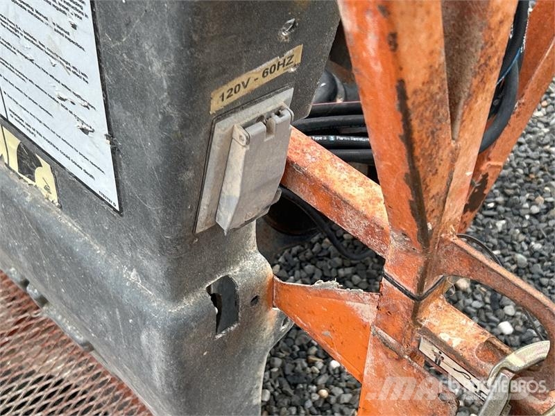 JLG 600AJ 4WD Diesel Articulating Boom Lift ブームリフト　屈伸型