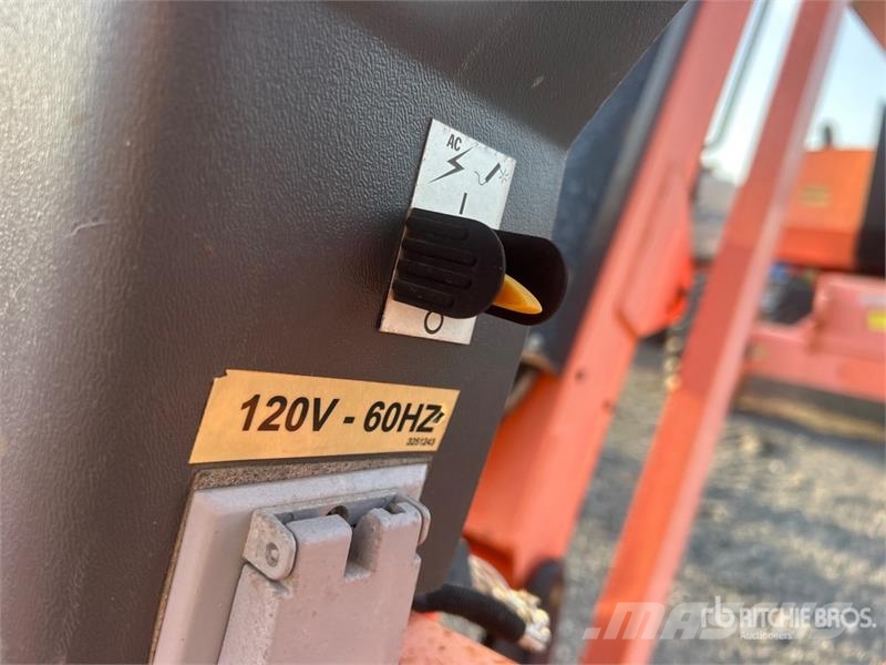 JLG 800 AJ 4WD Diesel Articulating Boom Lift Strēles pacēlāji