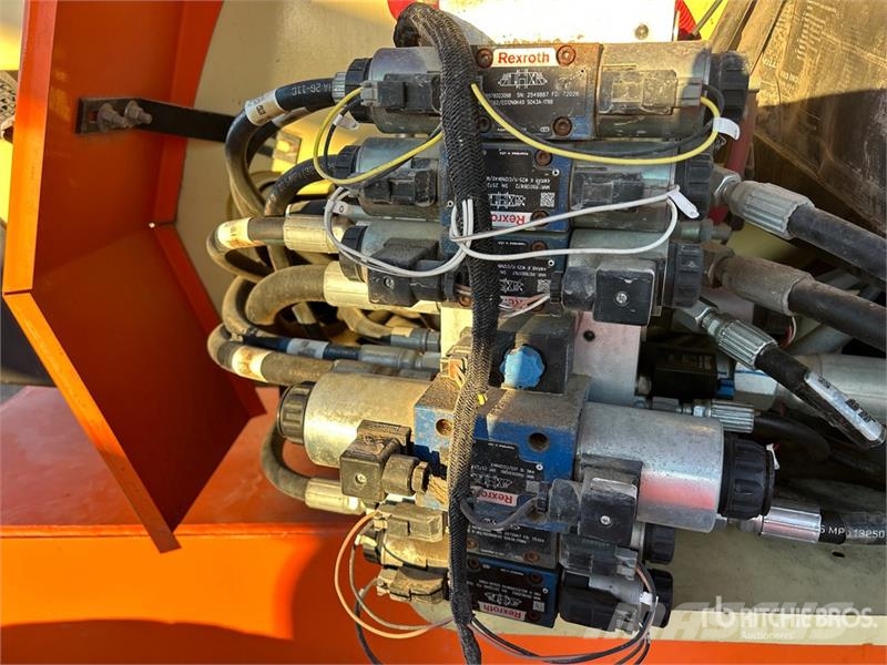 JLG 800 AJ 4WD Diesel Articulating Boom Lift Articulated boom lifts