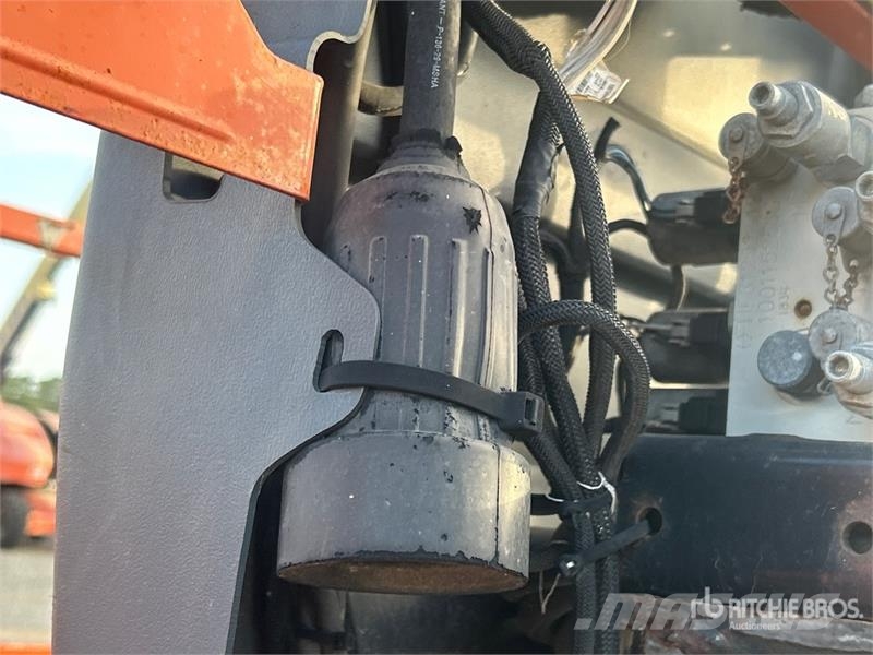 JLG 800 AJ 4WD Diesel Articulating Boom Lift Strēles pacēlāji