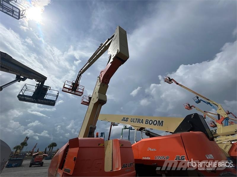 JLG 800AJ 4WD Diesel Articulating Boom Lift Articulated boom lifts