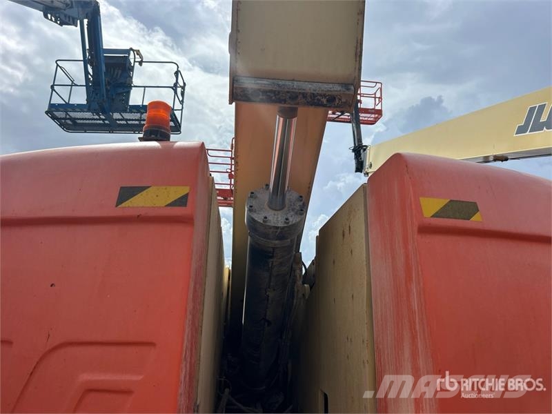 JLG 800AJ 4WD Diesel Articulating Boom Lift Articulated boom lifts