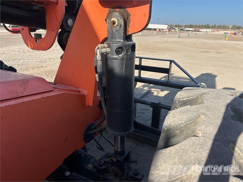 JLG 8042 Teleskopické manipulátory