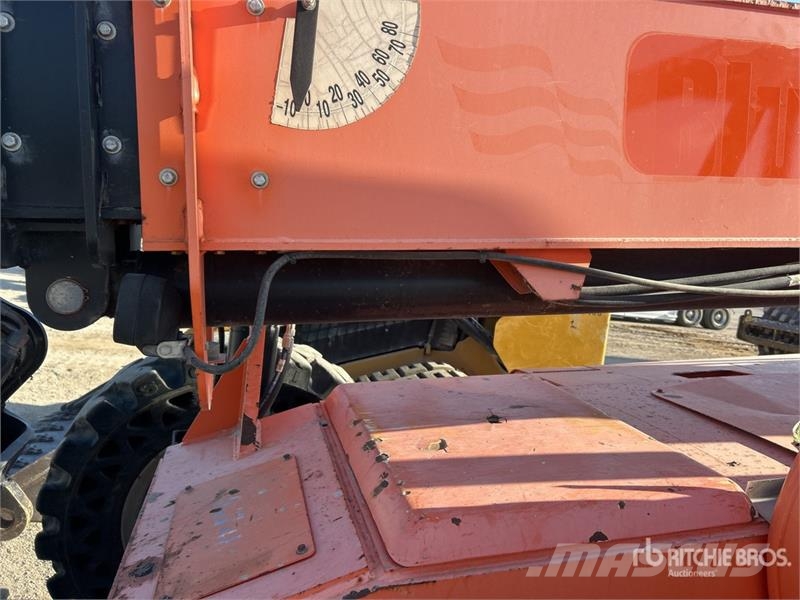 JLG 8042 Teleskopické manipulátory