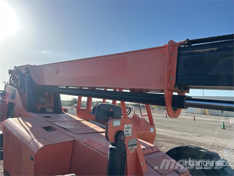 JLG 8042 Teleskopické manipulátory
