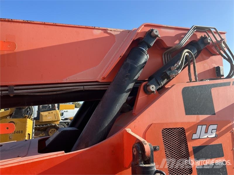 JLG 8042 Teleskopické manipulátory