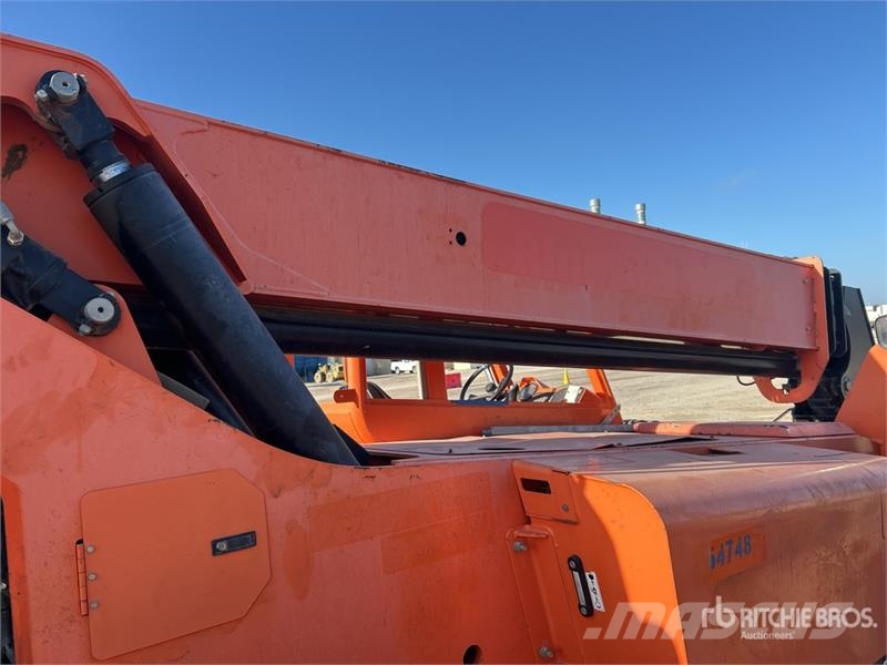 JLG 8042 Teleskopické manipulátory