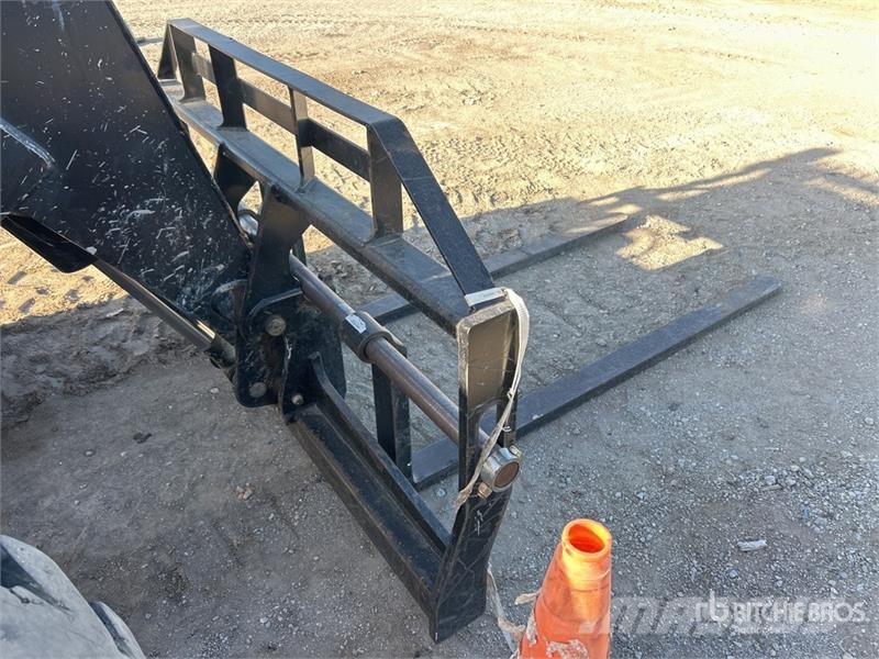 JLG 8042 Teleskopické manipulátory