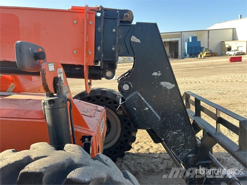 JLG 8042 Teleskopické manipulátory