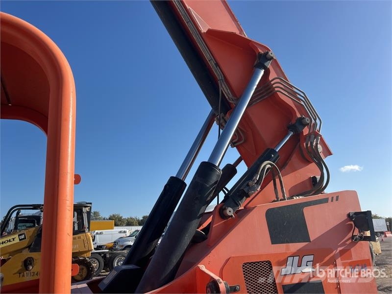 JLG 8042 Teleskopické manipulátory