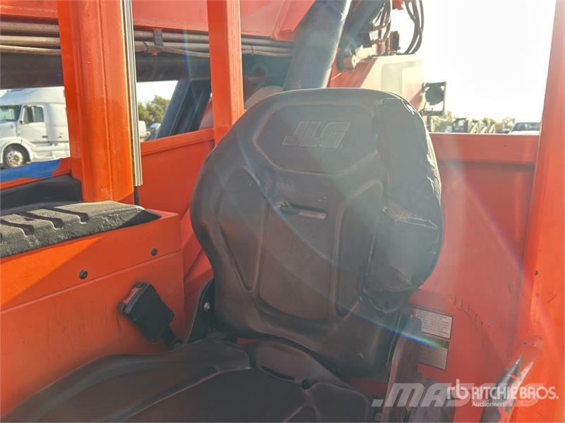 JLG 8042 Teleskopické manipulátory