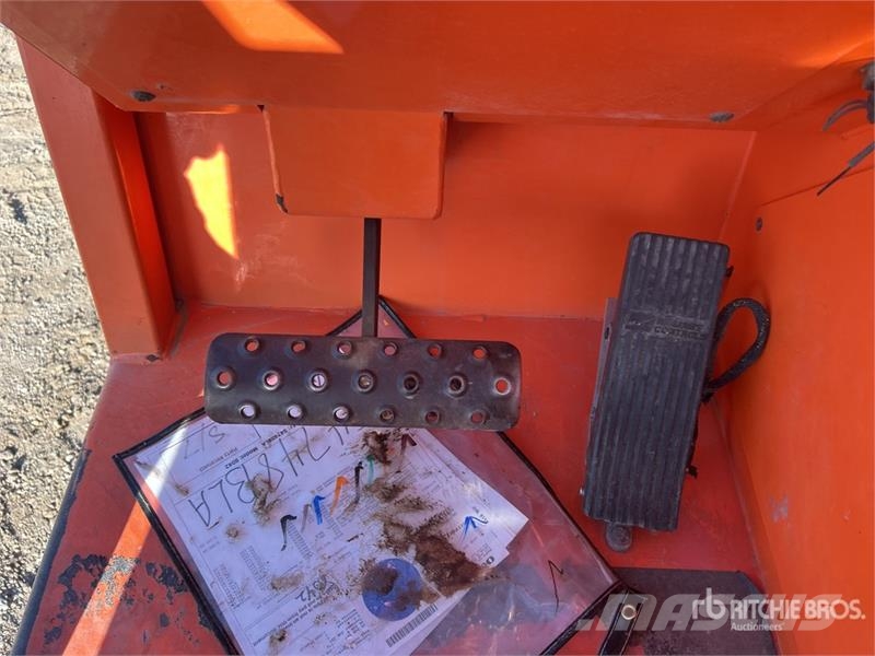 JLG 8042 Teleskopické manipulátory