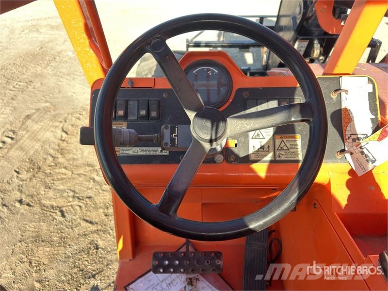 JLG 8042 Teleskopické manipulátory