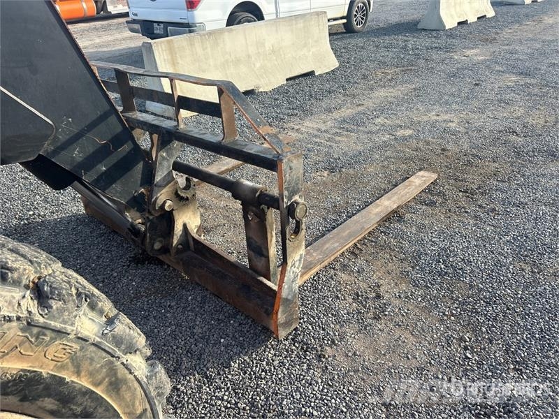 JLG 8042 Телескопические погрузчики
