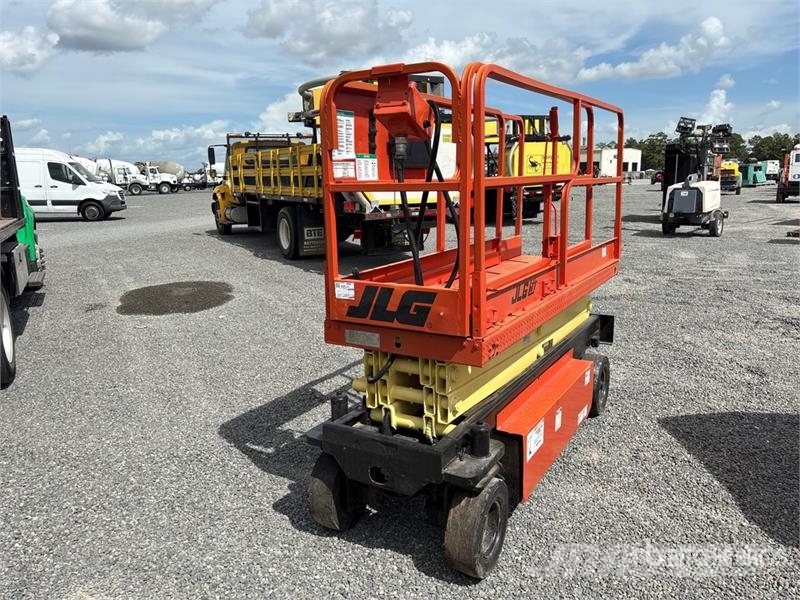JLG CM-2033 Electric Scissor Lift Scissor lifts