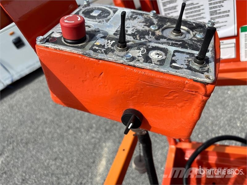 JLG CM-2033 Electric Scissor Lift Scissor lifts