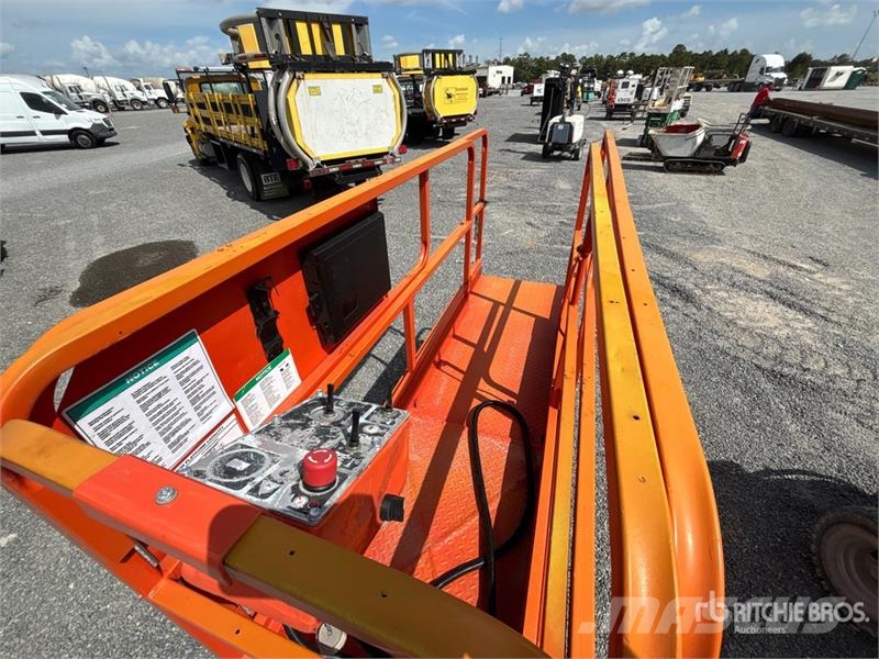 JLG CM-2033 Electric Scissor Lift Scissor lifts