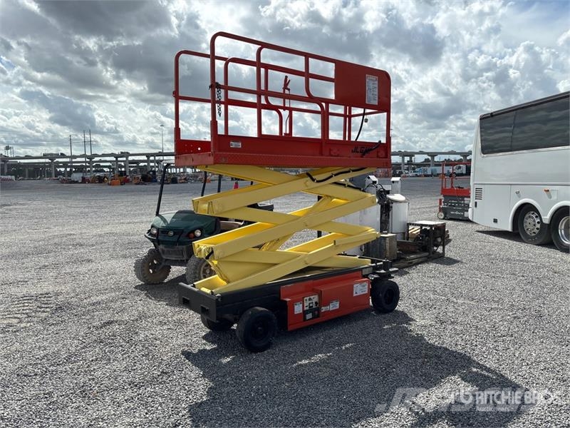 JLG CM-2033 Electric Scissor Lift Scissor lifts