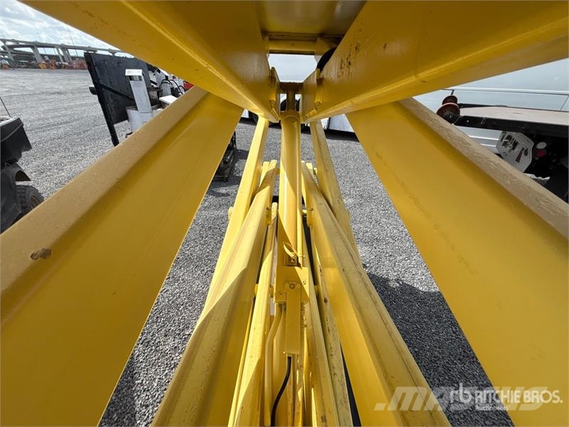 JLG CM-2033 Electric Scissor Lift Scissor lifts