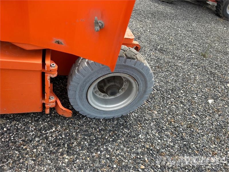 JLG E300AJP 2WD Electric Articulating Boom Lift (Inope Kĺbové plošiny